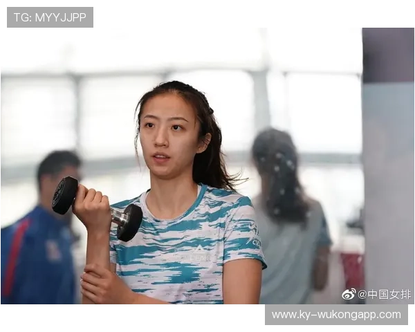 丁霞训练完直接拎爱马仕去夜店，这姐的日常比偶像剧还敢拍