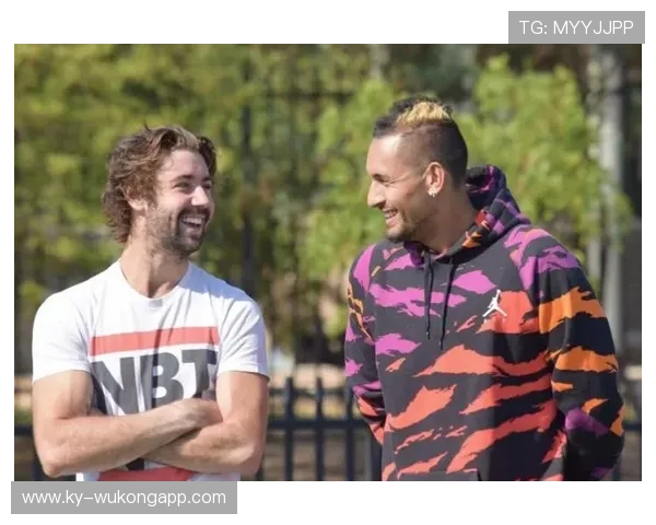 乔丹·汤普森训练完直接去超市抢购打折牛排，这反差谁懂啊