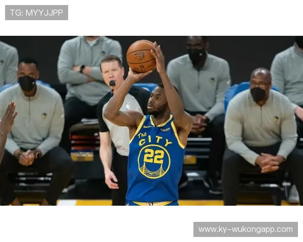 安德鲁·威金斯关键挡拆创造错位显著提升勇士攻防效率