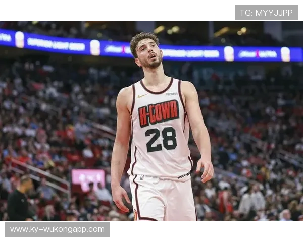 申京挡拆持球组织拉开火箭内线空间较上季更高效