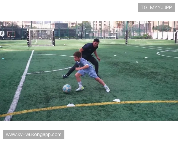 假动作在足球规则中如何判定及其对犯规判罚的影响