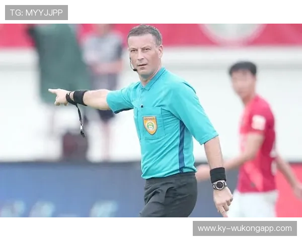 手球判罚争议：落地支撑手是否算犯规？