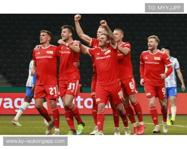 拜仁慕尼黑防守体系漏洞频出，表现波动对赛季走势形成制约